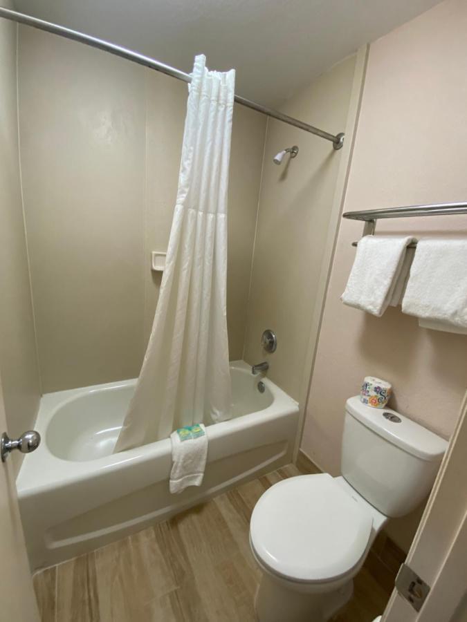 Regency Inn 페른 파크 외부 사진