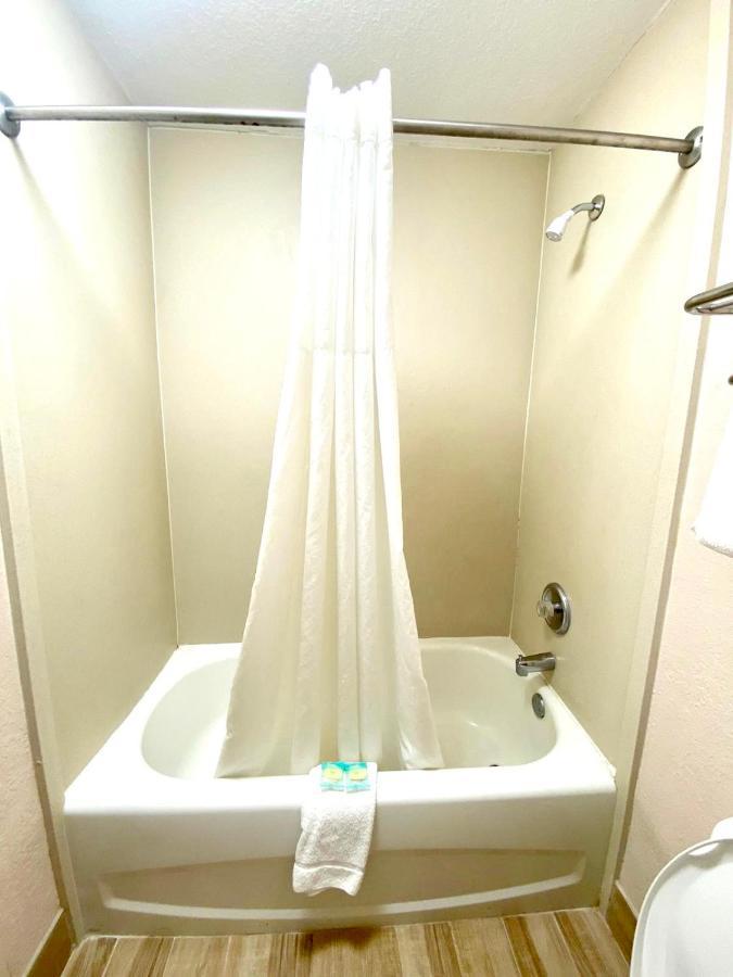 Regency Inn 페른 파크 외부 사진