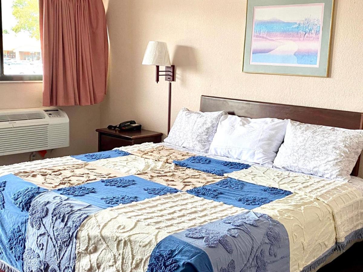 Regency Inn 페른 파크 외부 사진